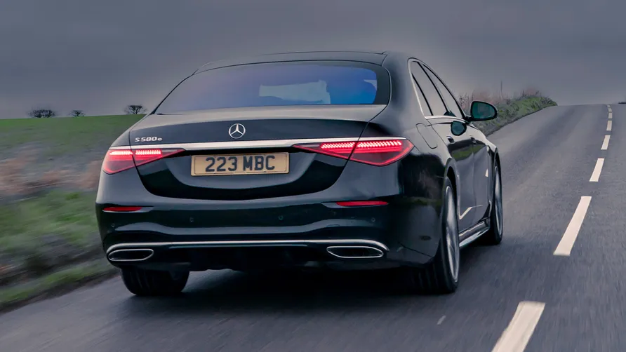 2-Mercedes-S-Class-plug-in