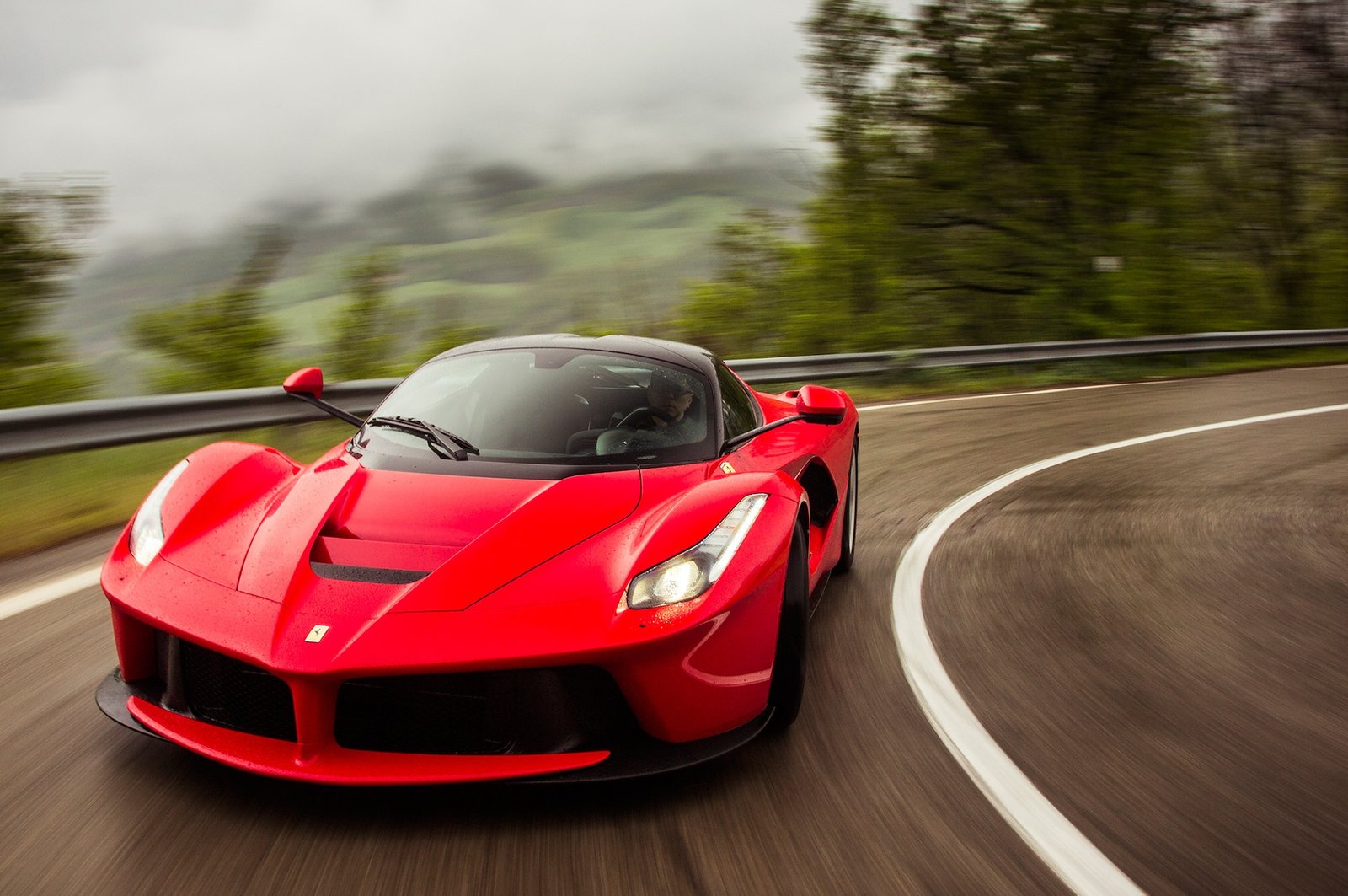 2014-ferrari-laferrari-front-three-quarters-motion-11